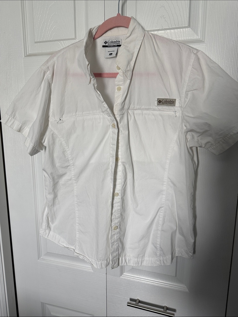 Columbia women’s White Short-Sleeve Button-Down Fishing Shirt